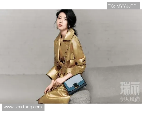 足球明星西装搭配女神风范展现时尚魅力与运动精神的完美结合